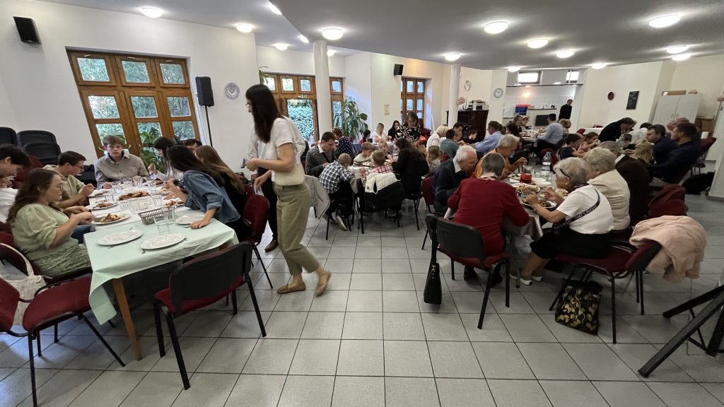 Közös ebéd az evangelizációs alkalom után