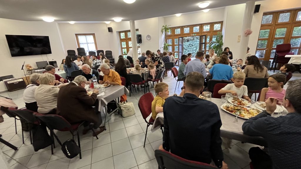 Közös ebéd az evangelizációs alkalom után